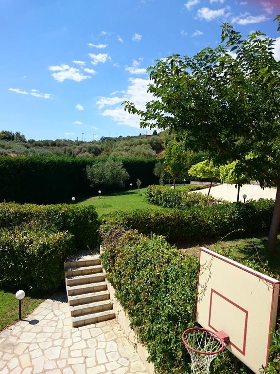 Villa Mariellie Néa Péramos Εξωτερικό φωτογραφία